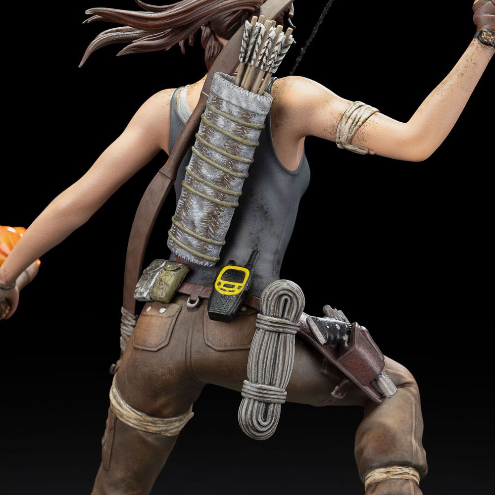 Dark Horse Tomb Raider Survivor Era Lara Croft Survivor Era Statue