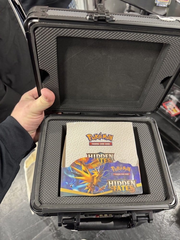 Evoretro Evoretro Graded Card Display und Transportkoffer mit Sichtfenster Schwarz