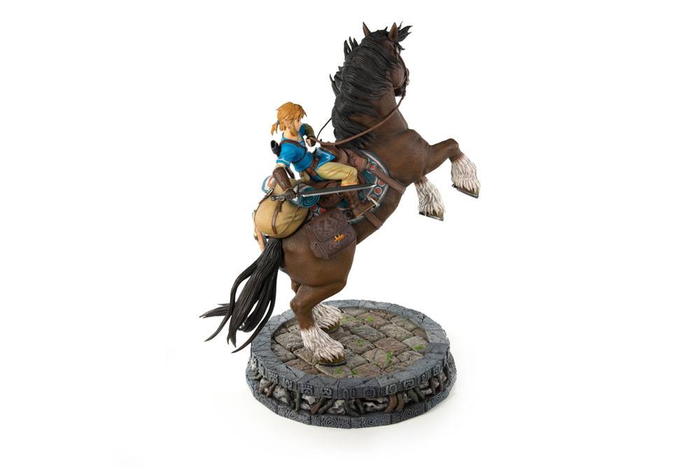 First 4 Figures The Legend of Zelda Breath of the Wild Link on Horseback Statue - Beschädigte Verpackung
