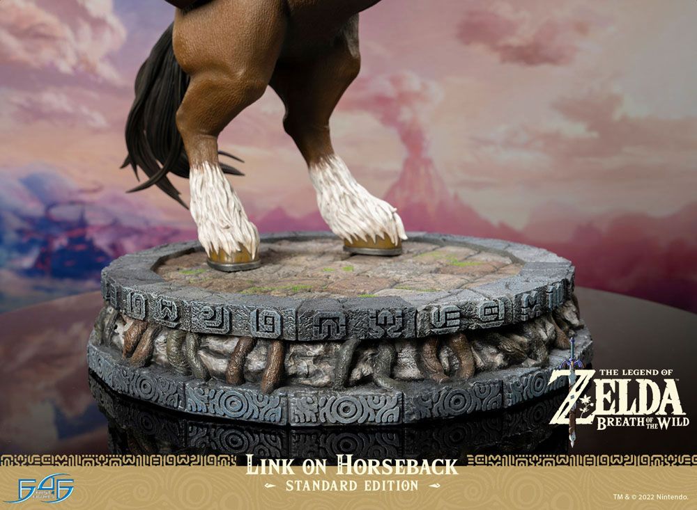 First 4 Figures The Legend of Zelda Breath of the Wild Link on Horseback Statue - Beschädigte Verpackung