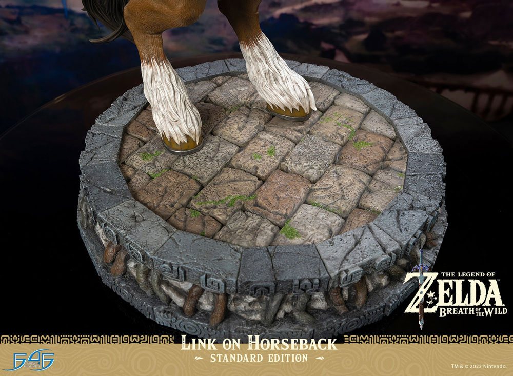 First 4 Figures The Legend of Zelda Breath of the Wild Link on Horseback Statue - Beschädigte Verpackung