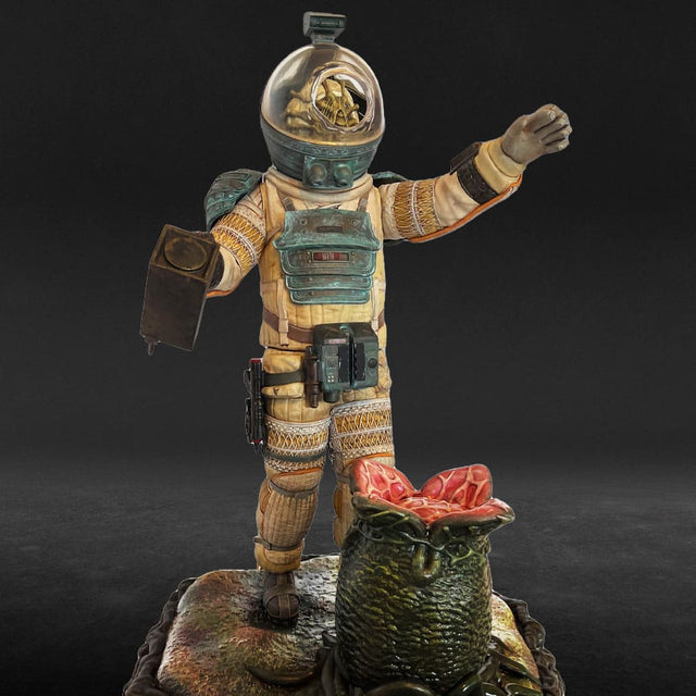 Hollywood Collectibles Group Alien Officer Kane 1/4 Statue