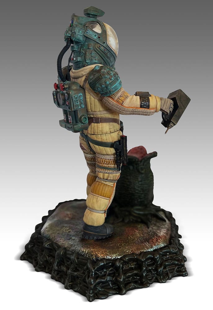 Hollywood Collectibles Group Alien Officer Kane 1/4 Statue