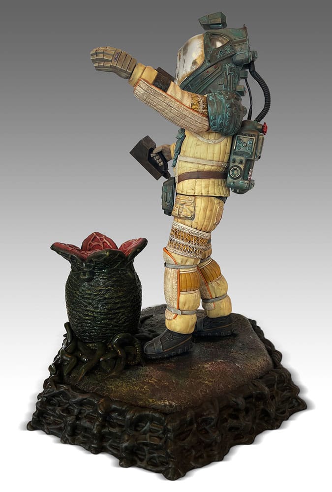 Hollywood Collectibles Group Alien Officer Kane 1/4 Statue