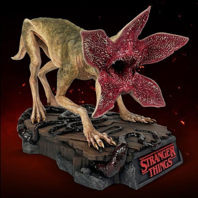 Hollywood Collectibles Group Stranger Things Demodog 1/4 Statue