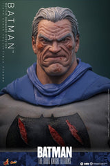 Hot Toys Batman: The Dark Knight Returns Comic Masterpiece Actionfigur 1/6 Batman (Battle Damaged Version) 32 cm