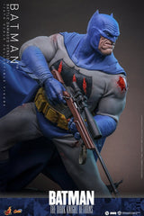 Hot Toys Batman: The Dark Knight Returns Comic Masterpiece Actionfigur 1/6 Batman (Battle Damaged Version) 32 cm