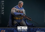 Hot Toys Batman: The Dark Knight Returns Comic Masterpiece Actionfigur 1/6 Batman (Battle Damaged Version) 32 cm