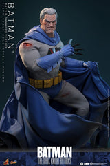 Hot Toys Batman: The Dark Knight Returns Comic Masterpiece Actionfigur 1/6 Batman (Battle Damaged Version) 32 cm