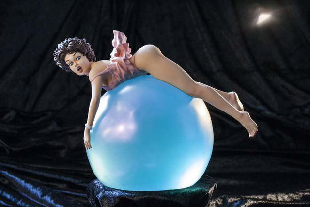 Infinite Statue / Kaustic Plastik Little Ego Bubble Dream Statue