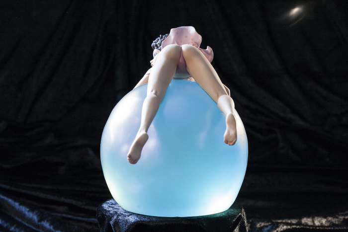 Infinite Statue / Kaustic Plastik Little Ego Bubble Dream Statue
