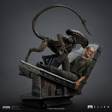 Iron Studios Alien 3 Ellen Ripley and Dog Alien Art Scale 1/10 Statue