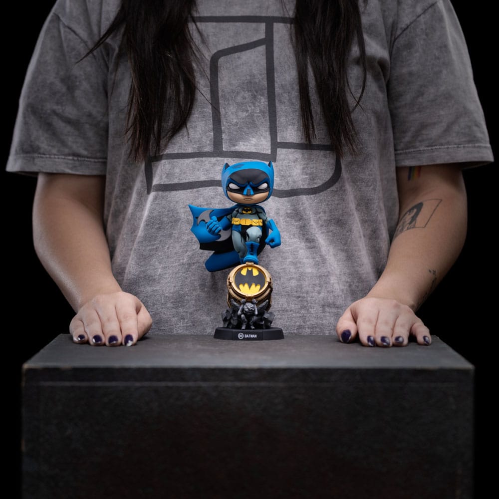 Iron Studios Batman Mini Co. Batman on Bat-Signal Blue Variant PVC Figur