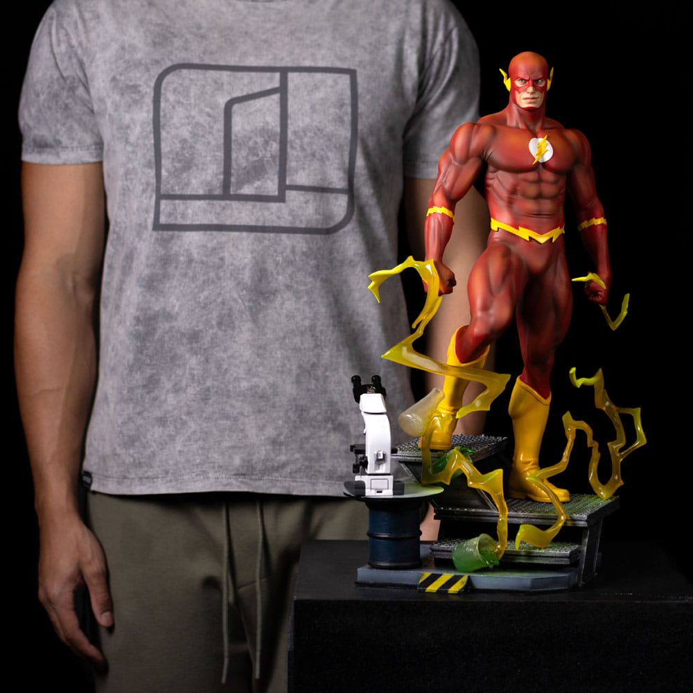 Iron Studios DC Comics Legacy Replica Flash 1/4 Statue