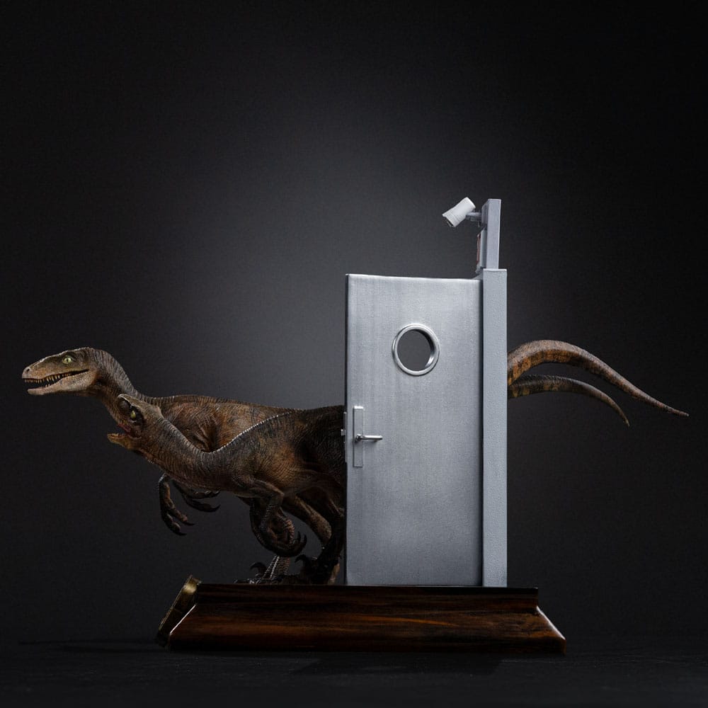 Iron Studios Jurassic Park Raptors At The Kitchen’s Door Art Scale 1/10 Statue