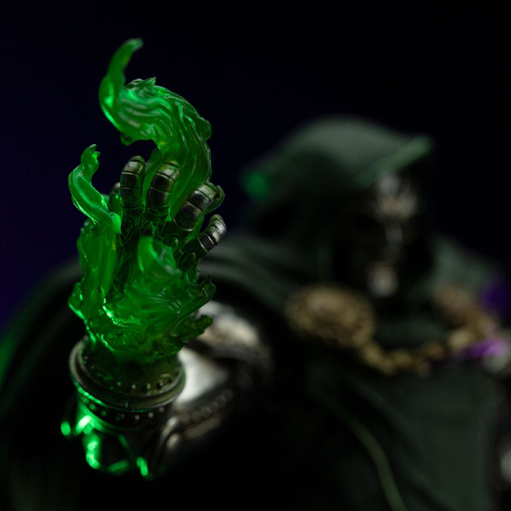 Iron Studios Marvel Legends Doctor Doom The Infinity Gauntlet Deluxe Edition 1/10 Statue