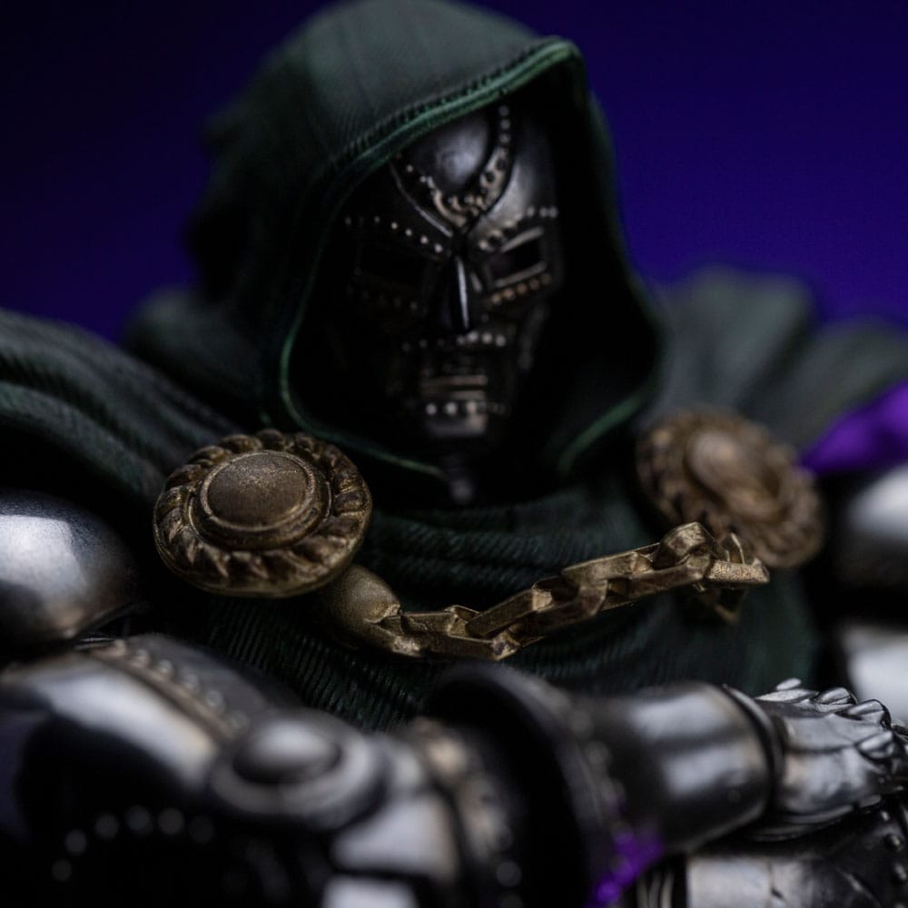 Iron Studios Marvel Legends Doctor Doom The Infinity Gauntlet Deluxe Edition 1/10 Statue