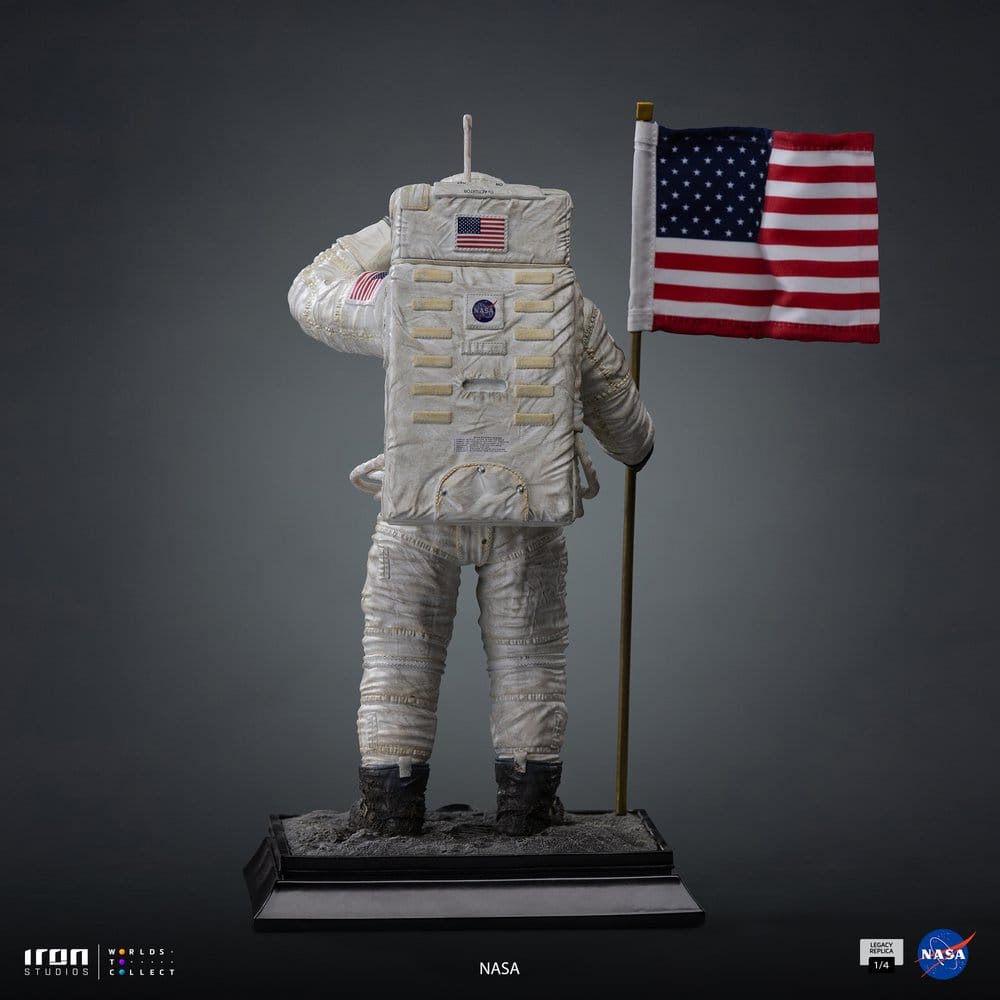 Iron Studios NASA Legacy Replica Apollo 11 Astronaut 1/4 Statue