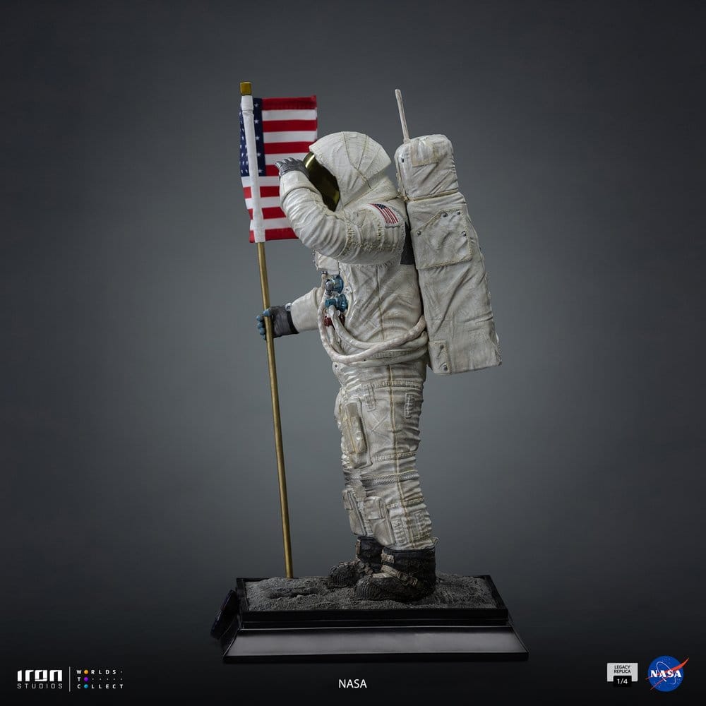 Iron Studios NASA Legacy Replica Apollo 11 Astronaut 1/4 Statue