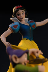 Iron Studios Schneewittchen und die sieben Zwerge Art Scale Snow White and Dopey Deluxe Edition 1/10 Statue