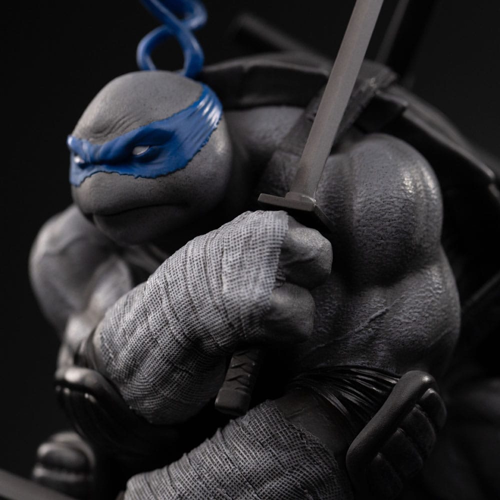 Iron Studios Teenage Mutant Ninja Turtles Leonardo Black and White Exclusive 1/10 Statue