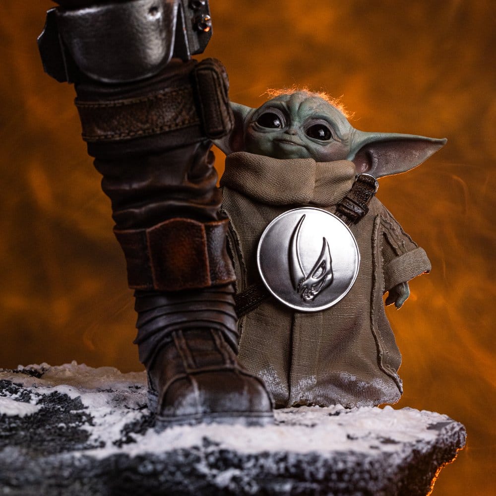 Iron Studios The Mandalorian & Grogu Legacy Replica 1/4 Statue