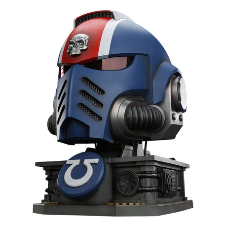 Joy Toy (CN) Warhammer 40,000 Space Marine 2 Ultramarines Lieutenant Titus Helm mit Display-Stand Replik