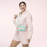 Loungefly Disney by Loungefly Mickey & Friends Tennis Sling Brusttasche Umhängetasche mit Geldbeutel