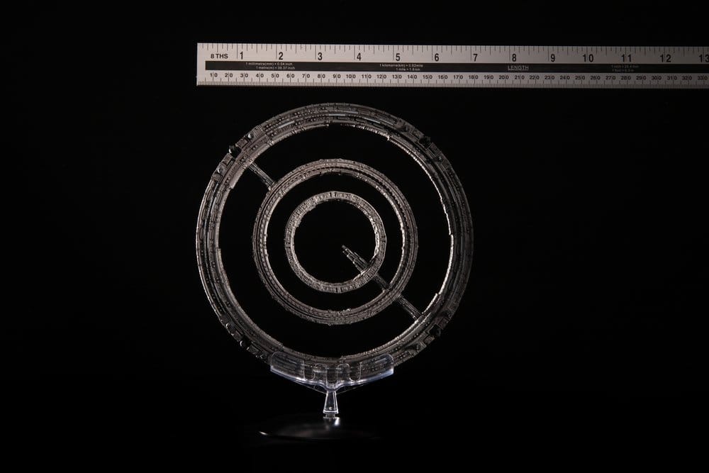 Master Replicas Foundation The Invictus Die-Cast Spaceship