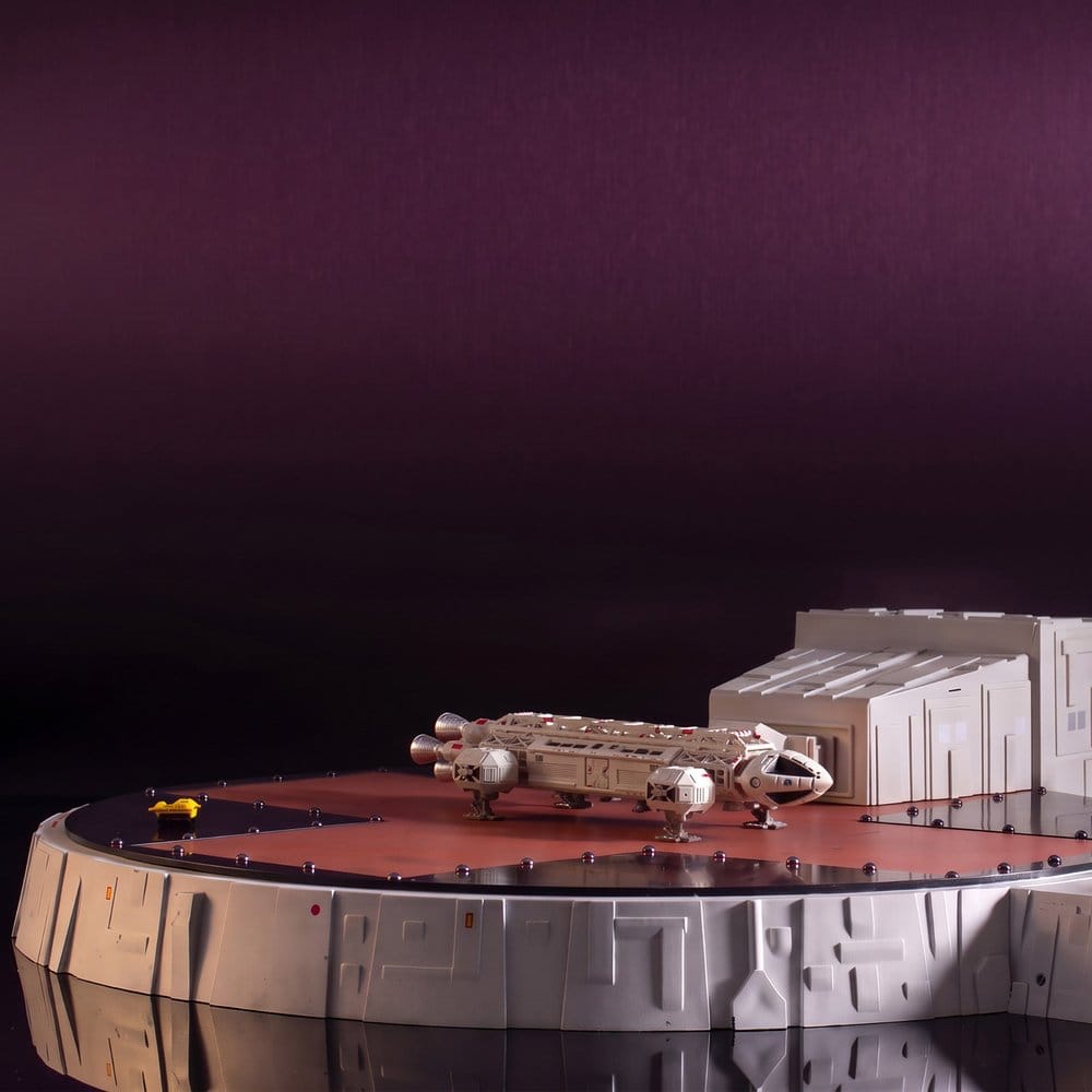 Master Replicas Mondbasis Alpha 1 Landing Pad (With Eagle Transporter) Spielset