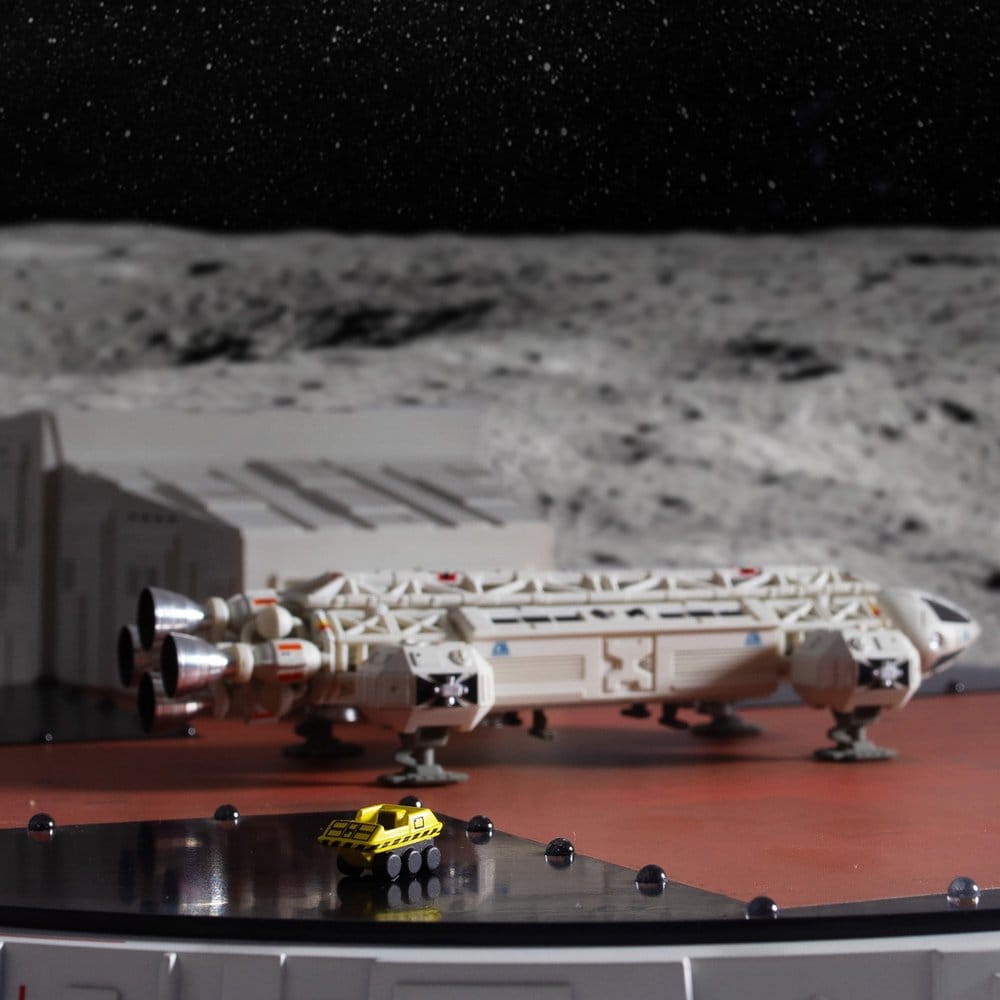 Master Replicas Mondbasis Alpha 1 Landing Pad (With Eagle Transporter) Spielset