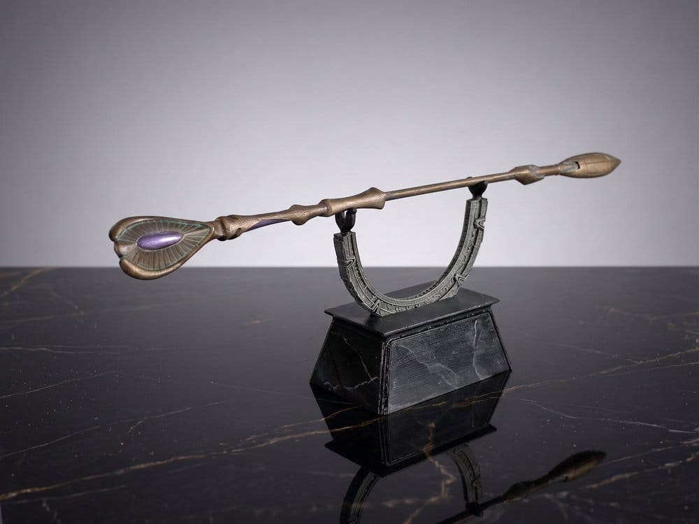 Master Replicas Stargate Ma’tok Stab Desktop Replica