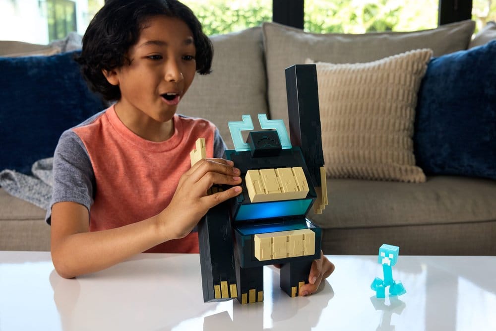 Mattel Minecraft Dungeons II Actionfigur mit Licht und Sound Twisted Warden