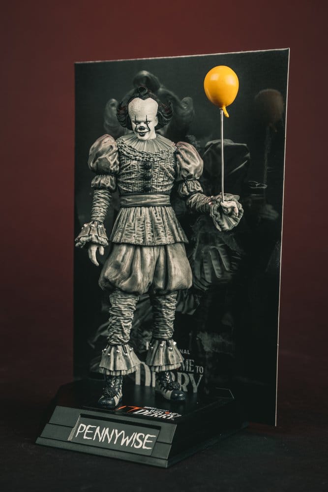 McFarlane Toys Es Welcome To Derry Pennywise Black White Movie Maniacs Figur