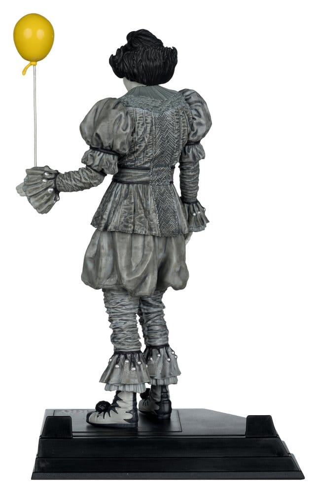 McFarlane Toys Es Welcome To Derry Pennywise Black White Movie Maniacs Figur