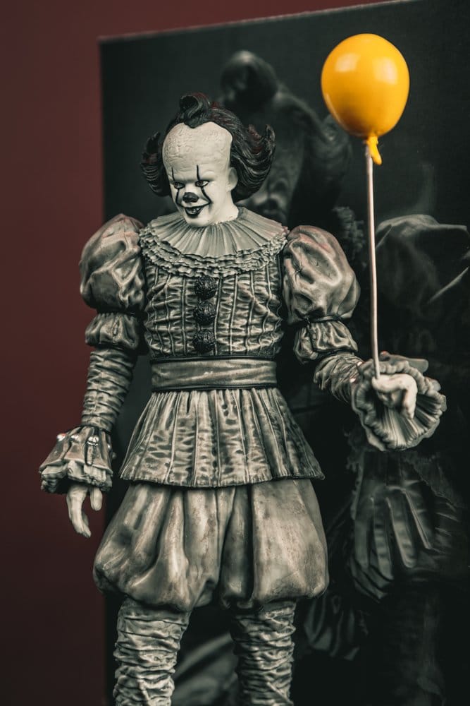 McFarlane Toys Es Welcome To Derry Pennywise Black White Movie Maniacs Figur