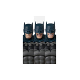 Medicom DC Comics Batman Damage Ver. (Batman Hush Ver.) MAFEX Actionfigur