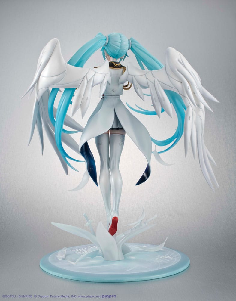 Megahouse Mobile Suit Gundam x Hatsune Miku Wing Gundam Zero EW 45th Anniversary Lucrea Statue