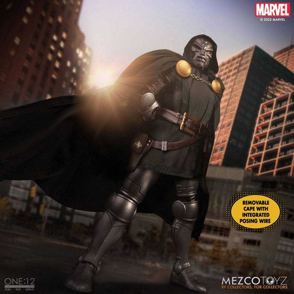 Mezco Toys Marvel Doctor Doom 1/12 Actionfigur