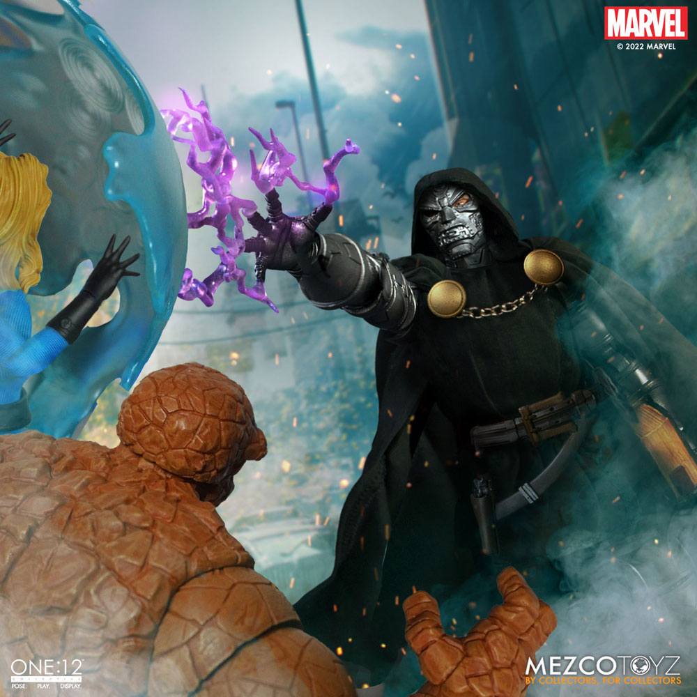 Mezco Toys Marvel Doctor Doom 1/12 Actionfigur