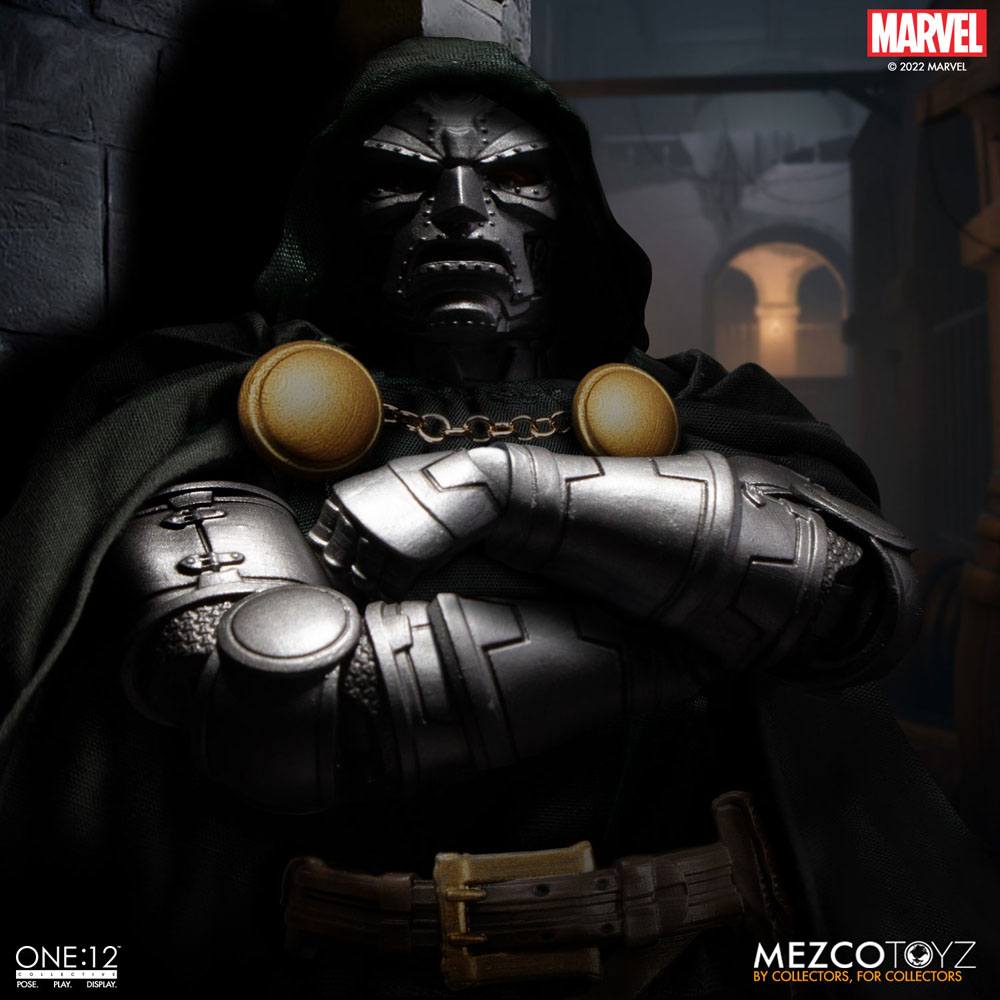 Mezco Toys Marvel Doctor Doom 1/12 Actionfigur