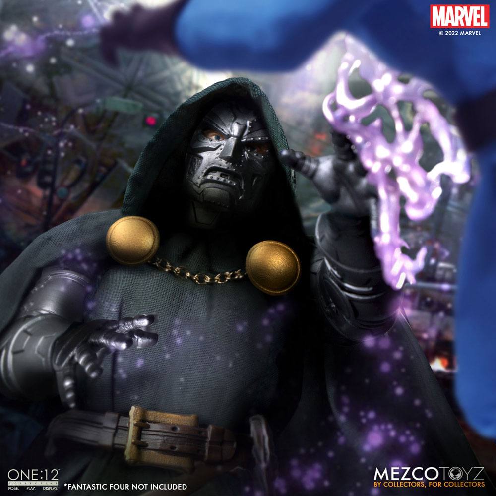 Mezco Toys Marvel Doctor Doom 1/12 Actionfigur