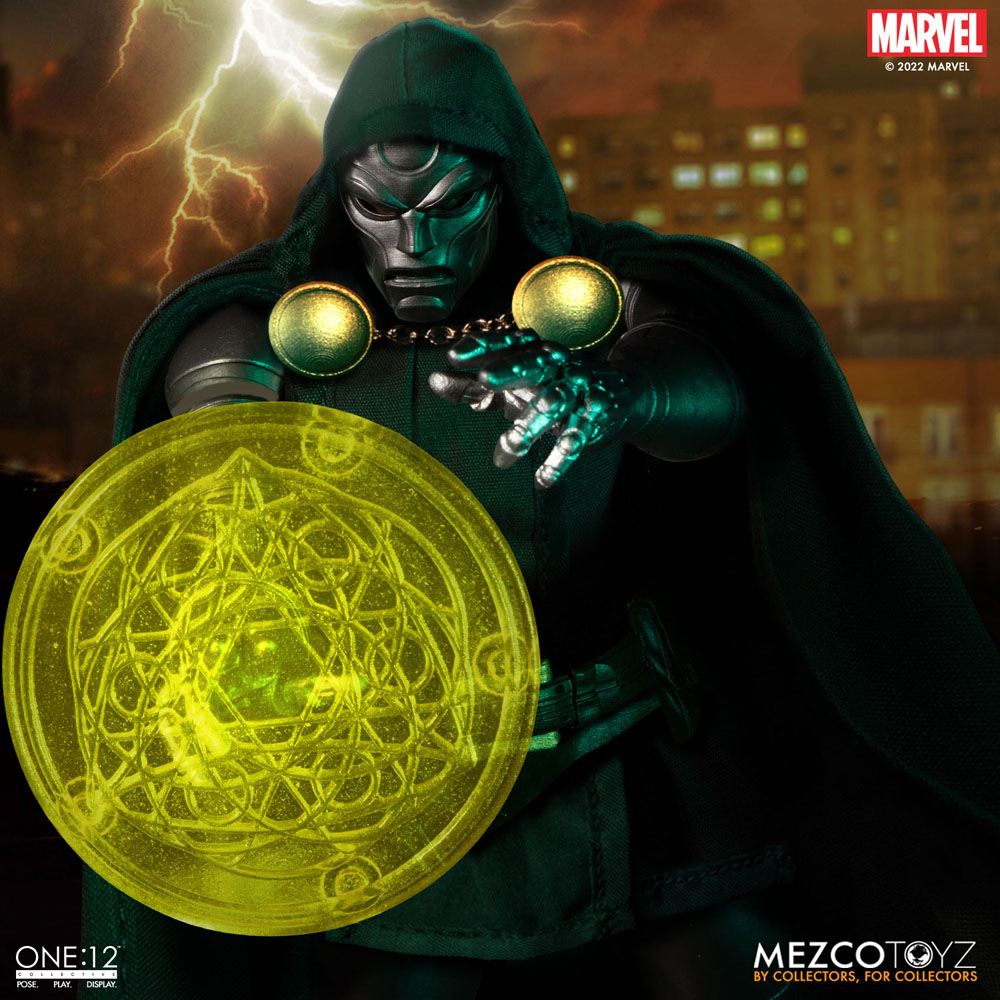 Mezco Toys Marvel Doctor Doom 1/12 Actionfigur