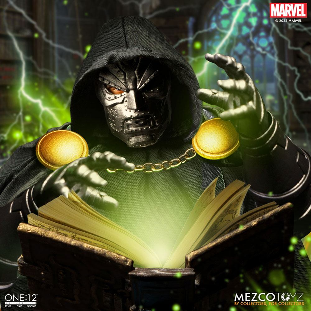 Mezco Toys Marvel Doctor Doom 1/12 Actionfigur