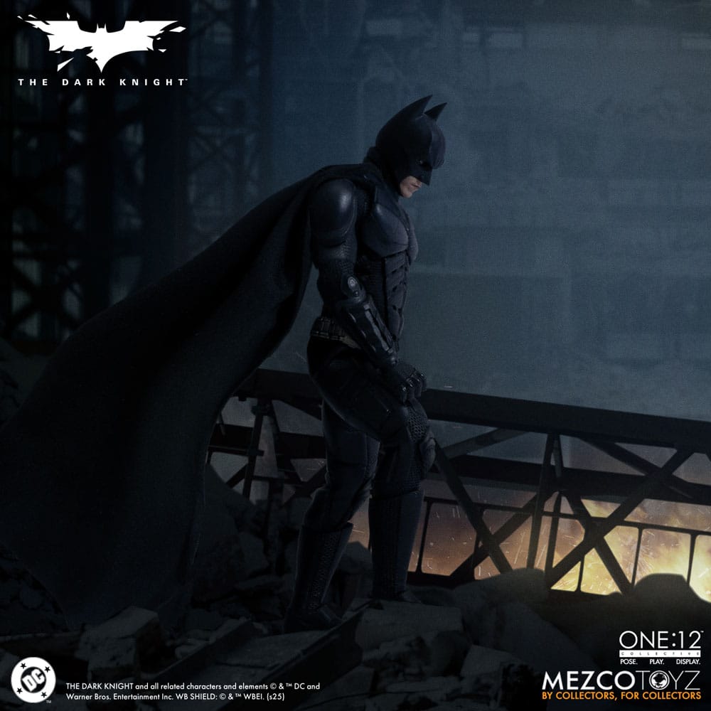 Mezco Toys The Dark Knight Batman 1/12 Actionfigur