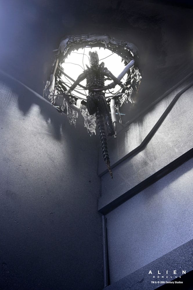 NECA Alien Romulus Suspended Lab Xenomorph XX121 Deluxe Actionfigur