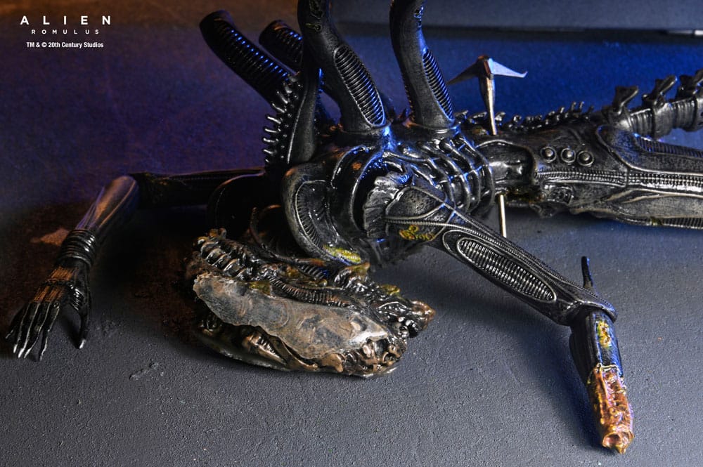 NECA Alien Romulus Suspended Lab Xenomorph XX121 Deluxe Actionfigur 18 cm