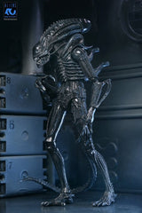NECA Aliens Ultimate Actionfigur Warrior (1986) Xenomorph Black (40th Anniversary) 23 cm