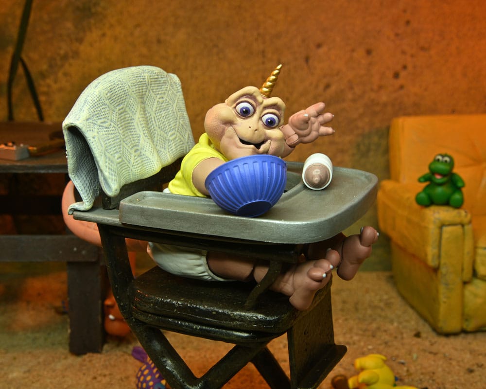 NECA Dinosaurs Ultimate Baby Sinclair Actionfigur 18 cm - Leicht beschädigte Verpackung