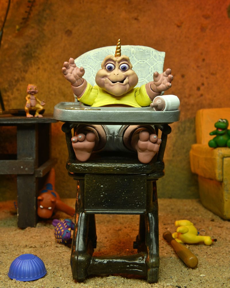 NECA Dinosaurs Ultimate Baby Sinclair Actionfigur 18 cm - Leicht beschädigte Verpackung